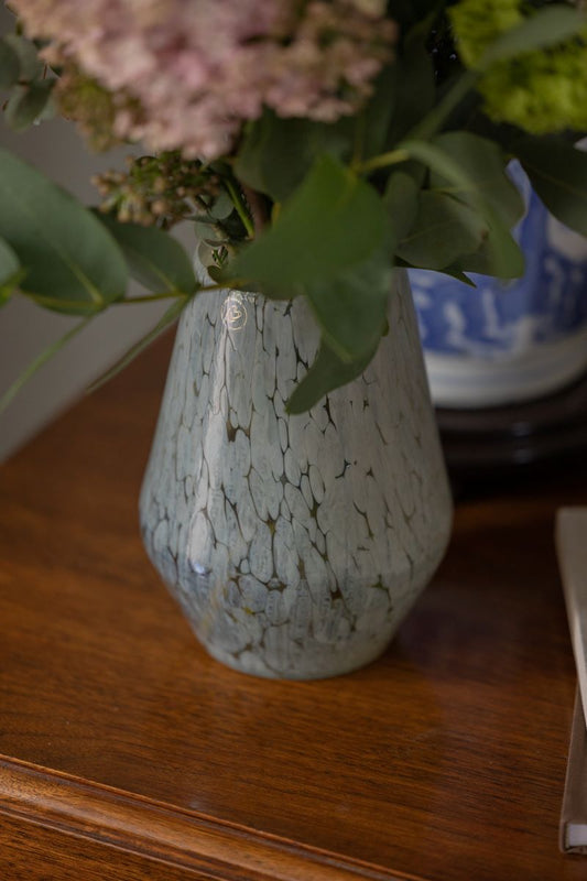 Medium patterned glass vase, mint