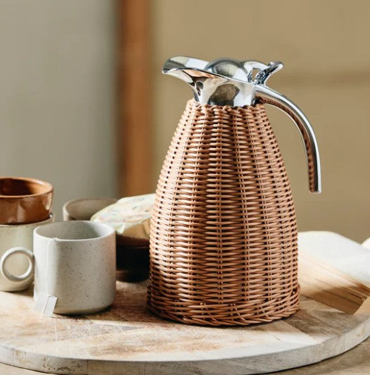 Thermos jug with rattan finish
