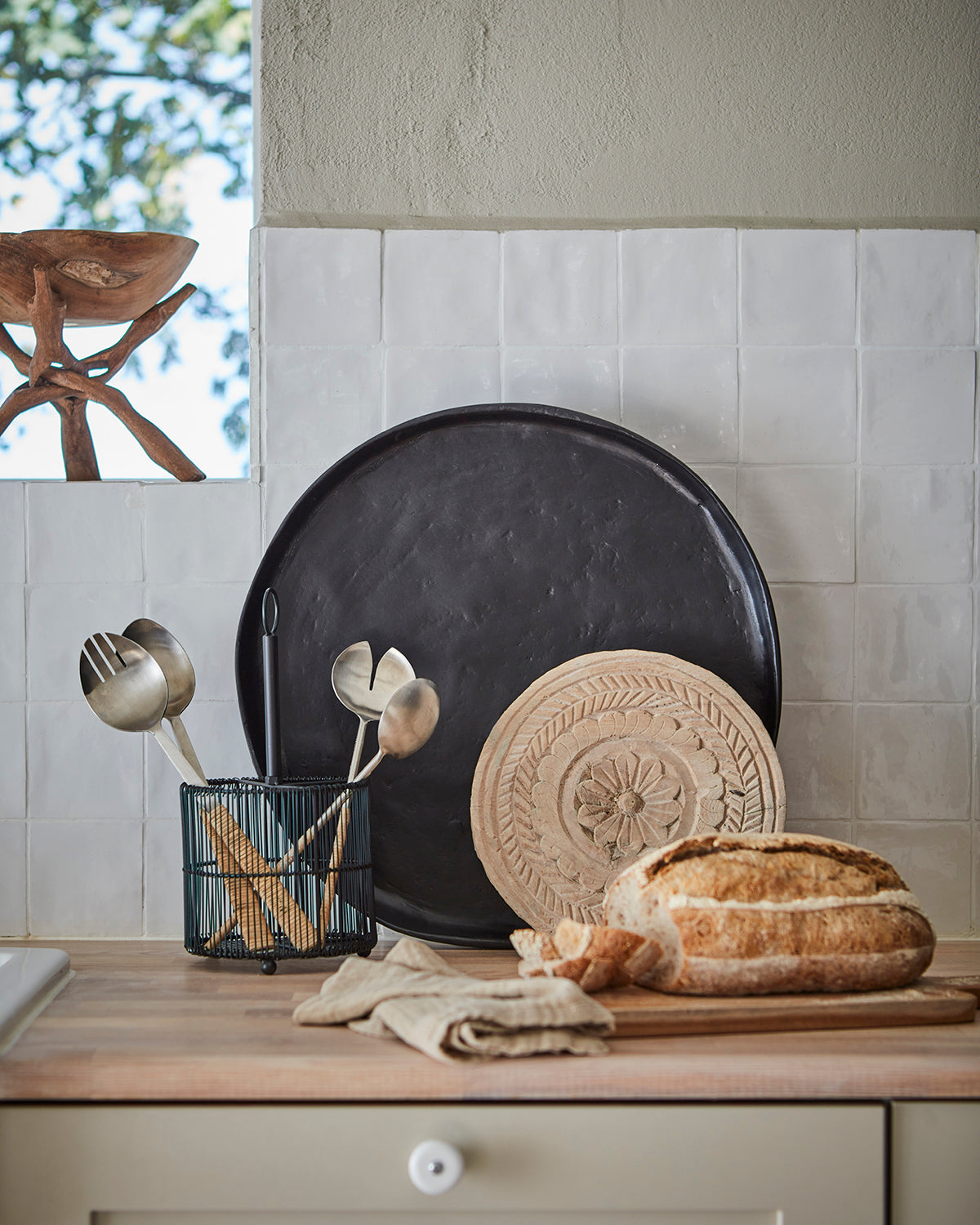 Raven Black Round Tray