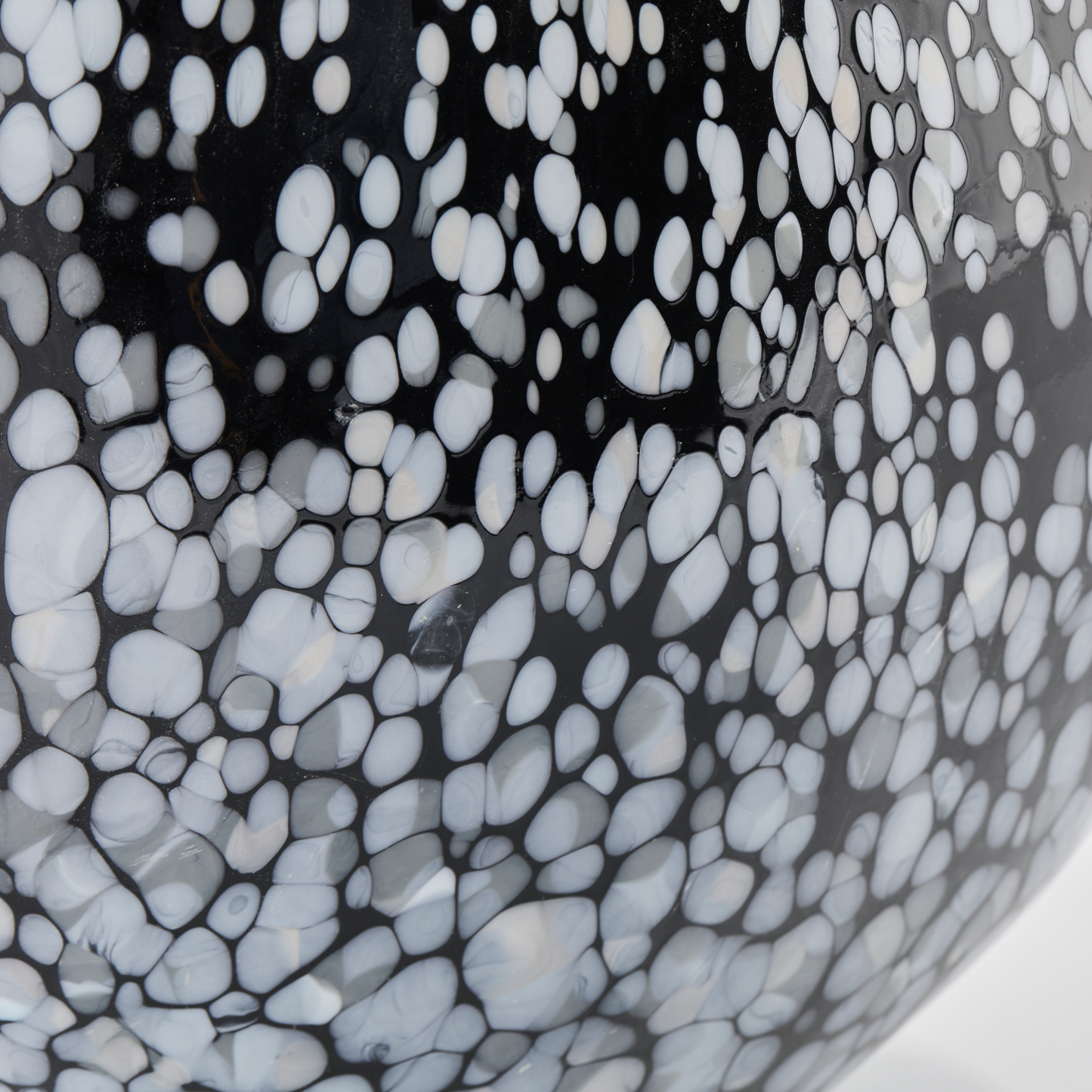 Small patterned glass vase, black